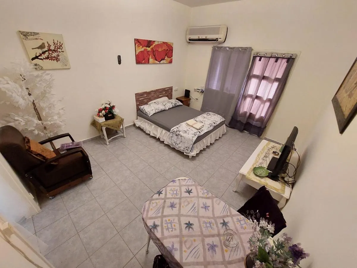 Modern Studio Central Haifa Free Wifi דירת נופש מאובזרת בחיפה Apartment